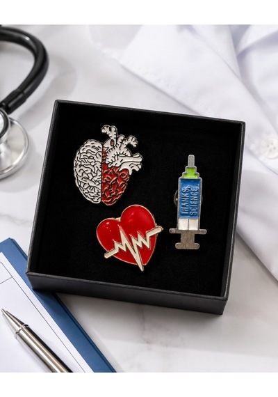 Doktor Temalı Rozet Seti Kalp, Beyin Anatomisi Ve Şırınga Figürlü Metal Yaka Rozeti 3 Lü Set Renkli