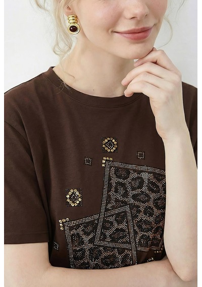 Shade Kadın Taş Baskılı Leopar Desenli Bisiklet Yaka Regular Fit T-shirt 2209 60283975 - Kahverengi