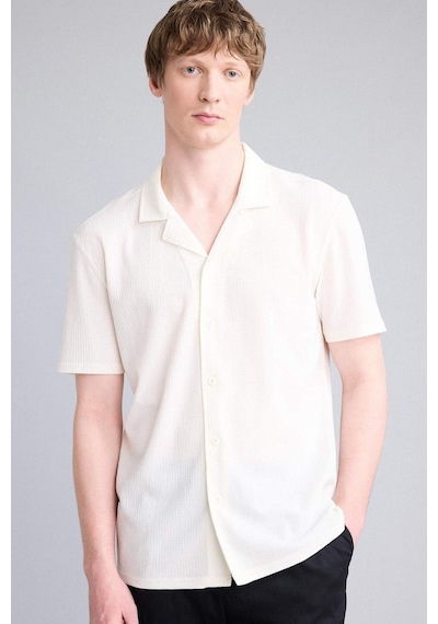 DeFacto Modern Fit Dokulu Penye Kısa Kollu Beyaz Gömlek C4125AX25SMWT16