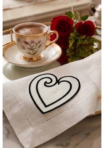 Kalp Şeklinde Nakışlı 6'lı Sunumluk Bardak Altlığı Kahve Yanı Kokteyl Peçetesi Standart