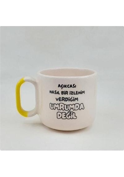 Mor Mürekkep Açıkçası Nasıl Bir İzlenim Verdiğim Umrumda Değil Baskılı Sarı Kulplu Arya Çay Kupası