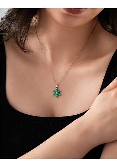 925 Ayar Zümrüt Taşlı Rodyum Lotus Çiçeği Gümüş Kolye Rn10306 Gümüş