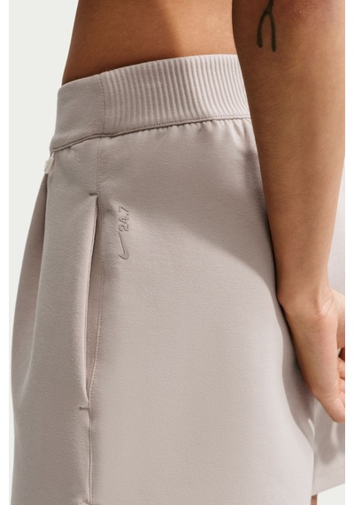 Nike 24.7 Dri-fit Soft Knit Womens Training Short Bol Kesim Kadın Antreman Şortu Krem