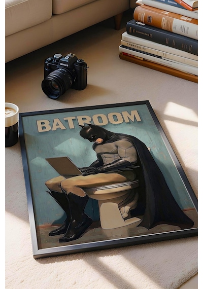 Tuvalette Laptop Kullanan Batman Çerçeveli Tablo - Wc Tuvalet İçin Tablo