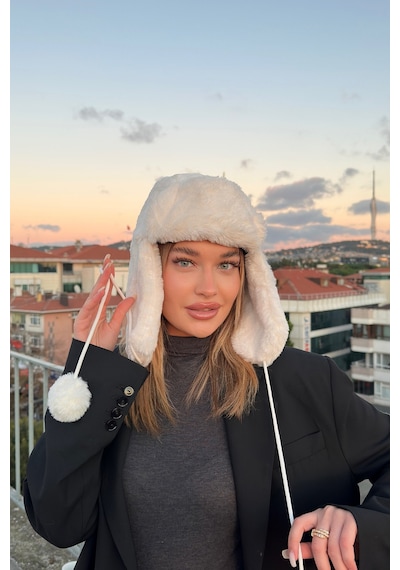 Mollycrush Kadın Ekru Suni Peluş Tüylü Elit Ponponlu Şapka Bere Ekru