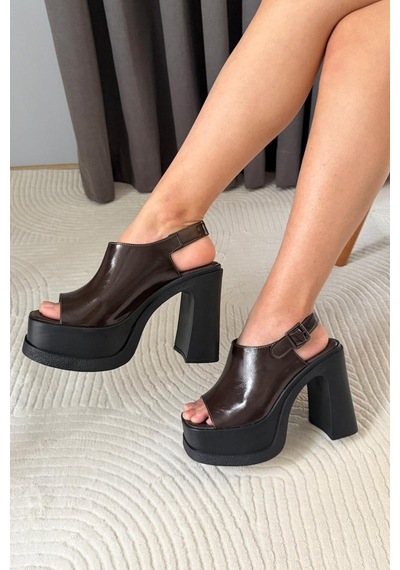 Preshley Kadın Pukka Kahve Rugan Önü Ve Arkası Acık 12 Cm Platform Topuklu Ayakkabı Kahverengi Preshley Kadın Pukka Kahve Rugan Önü Ve Arkası Acık 12 Cm Platform Topuklu Ayakkabı Kahverengi