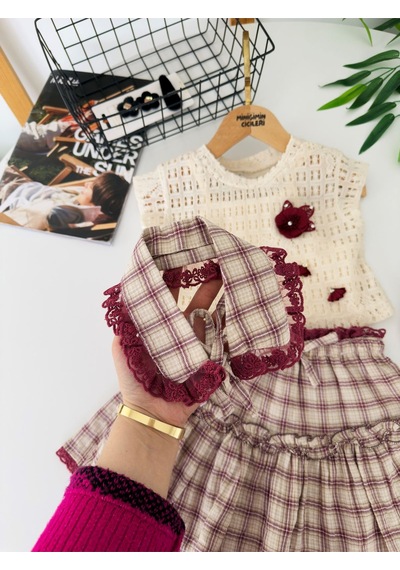 Miniğimin Cicileri Elegance Ekose Yaka Detaylı Örgü Yelekli Dantelli Katlı Etekli Kız Çocuk 3 Lü Takım - Bordo Miniğimin Cicileri Elegance Ekose Yaka Detaylı Örgü Yelekli Dantelli Katlı Etekli Kız Çocuk 3 Lü Takım - Bordo