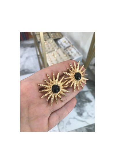 Siyah Taş Detaylı Küpe Altın