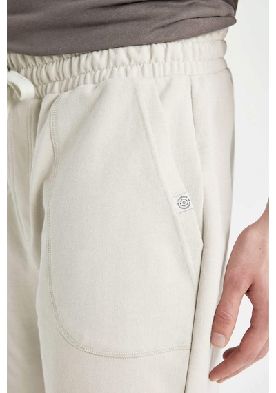 DeFacto Slim Fit Dar Kesim Dar Paça Cepli Basic Düz Şort B8673AX24SMGR437