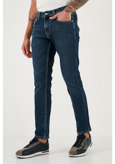 Buratti Pamuklu Regular Fit Normal Bel Boru Paça Jeans Erkek Kot Pantolon 2211C35Parma Mavi Buratti Pamuklu Regular Fit Normal Bel Boru Paça Jeans Erkek Kot Pantolon 2211C35Parma Mavi