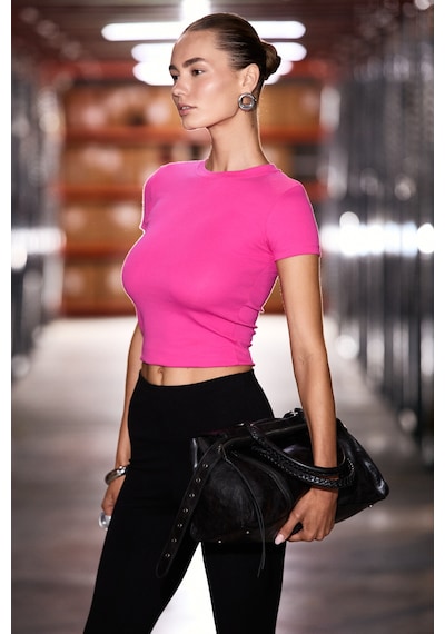 Grımelange Hopewell Kadın Yuvarlak Yaka Örme Slim Fit Koyu Pembe T-shirt Grımelange Hopewell Kadın Yuvarlak Yaka Örme Slim Fit Koyu Pembe T-shirt