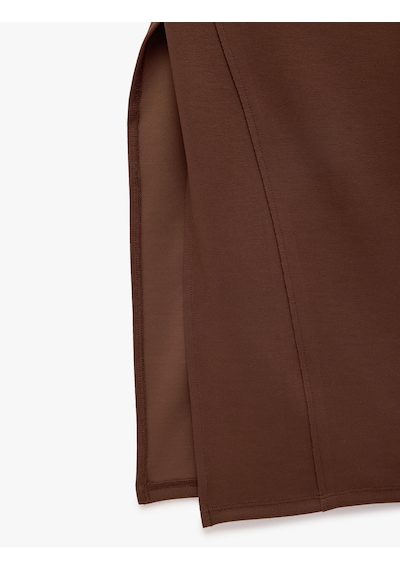 Koton Viskon Karışımlı Slim Fit Yırtmaçlı Kolsuz Bisiklet Yaka Bodycon Kalem Uzun Elbise Kahverengi 6sak80035pk Kahve