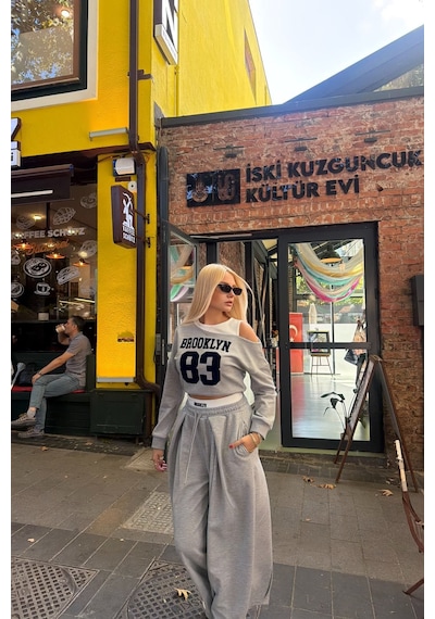 Extra Wide Ekstra Geniş Paçalı Bağcıklı Eşofman Alt Ve Düşük Omuz İki Parçalı Atletli Eyalet Abd Usa Yazı Baskılı 2 Parça Görünümlü Uzun Kol Sweatshirt Spor Mevsimlik Kadın Takım Gri