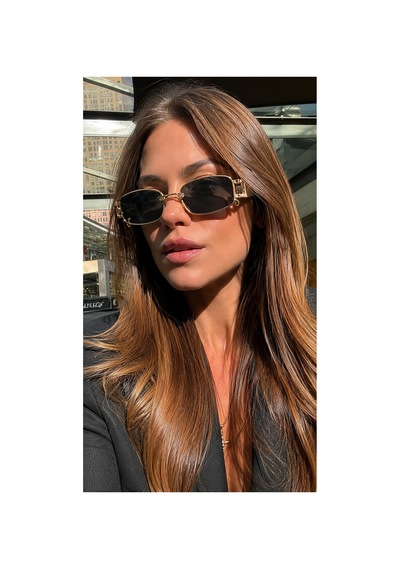 Kadın Güneş Gözlüğü Dikdörtgen Tasarım Krem Çerçeve Siyah Piercingli Halkalı Cam Çok Renkli