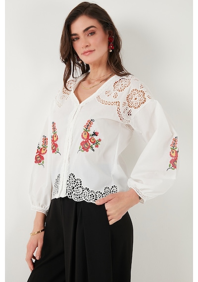Lela Nakış Işlemeli Pamuklu Regular Fit Ajurlu V Yaka Bayan Gömlek 676214 Beyaz