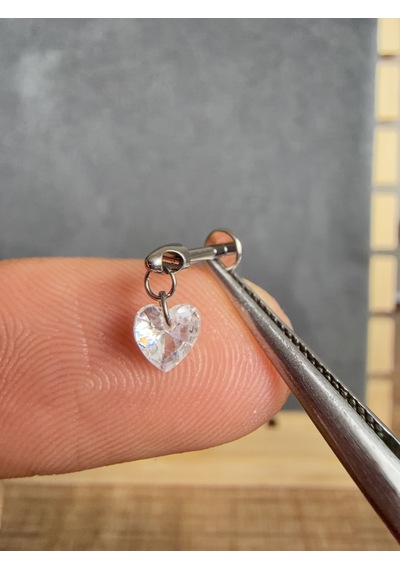 Yüksek Kalite G23 Titanium Sallantı Kalp Zirkon Titanyum 6x1.2mm Labret Piercing Gümüş