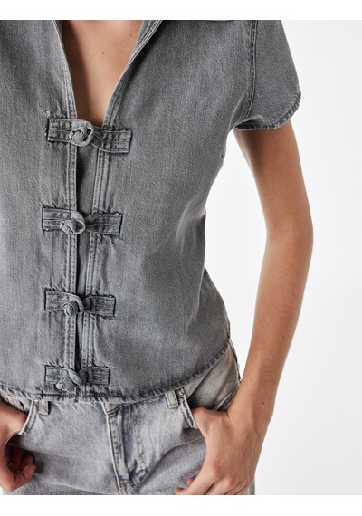 Koton Rahat Kalıp Kısa Kollu Napolyon Kapama Detaylı Denim Bluz Gri 7wal30009md