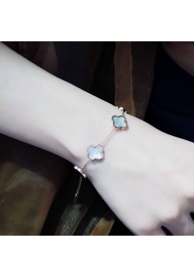 Siyah Moda Titanyum Çelik Dört Yapraklı Yonca Bileklik Basit High-end Beş Kabuk Solmaz Dört Yapraklı Yonca Bileklik Siyah