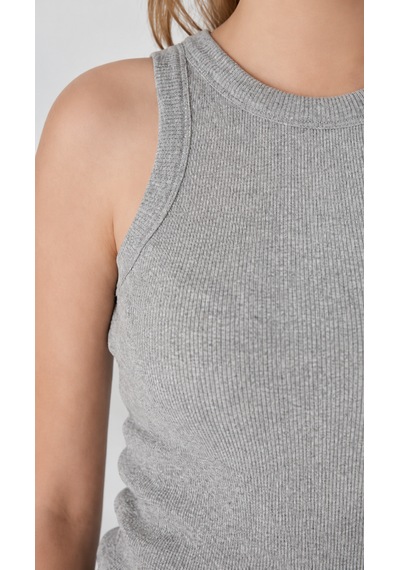 Feyece Gri Zargo Model Fitted/vücuda Oturan Geniş Biyeli Halter Yaka Fitilli Esnek Örme Crop Bluz Feyece Gri Zargo Model Fitted/vücuda Oturan Geniş Biyeli Halter Yaka Fitilli Esnek Örme Crop Bluz