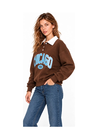 Mevese Kadın Chicago Baskılı Polo Yaka Şardonlu Sweatshirt - Üç İplik Oversize- Acı Kahve Kahverengi