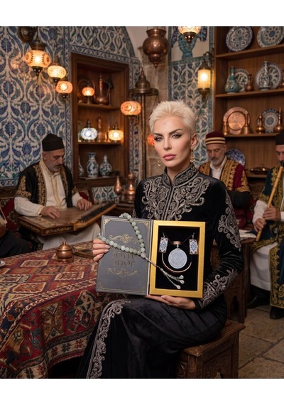 Özel Tasarım Kitap Kutulu Kadın Bakır Takı Seti Ve Tesbih Kombini - Kolye Küpe Bileklik Yüzük 5 Parça Otantik Şık Hediyelik - Doğum Günü Yıl Dönümü Anneler Günü Kadınlara Özel Gösterişli Hediye - N-00038 Özel Tasarım Kitap Kutulu Kadın Bakır Takı Seti Ve Tesbih Kombini - Kolye Küpe Bileklik Yüzük 5 Parça Otantik Şık Hediyelik - Doğum Günü Yıl Dönümü Anneler Günü Kadınlara Özel Gösterişli Hediye - N-00038