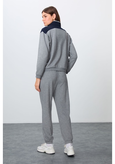 Tommy Life Gri Melanj Kompakt Pamuklu Kalın Pürüzsüz Dokulu Dik Yaka Oversize Fit Kadın Eşofman Takım - 95342 GRİ MELANJ Tommy Life Gri Melanj Kompakt Pamuklu Kalın Pürüzsüz Dokulu Dik Yaka Oversize Fit Kadın Eşofman Takım - 95342 GRİ MELANJ