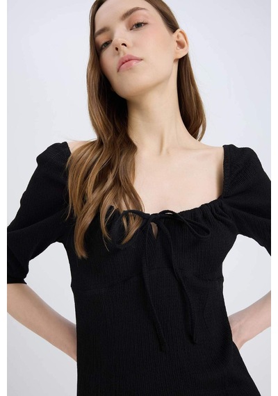 DeFacto Bodycon Vücudu Saran Kare Yaka Yırtmaçlı Basic Düz Bürümcük Yarım Kol Siyah Midi Elbise E0885AX25SPBK81