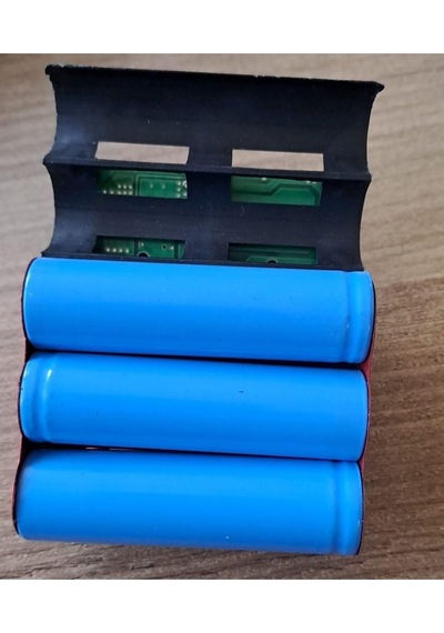 Lexroo Şarjlı Batarya Grubu 3lü 18650 Li-ıon Pil 12v 2000 Mah Pcbli Şarj Bms Devreli Pil Seti Okul