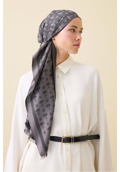 Imannoor Karanfil Monogram Koyu Gri İpek Şal 68x200 Gri