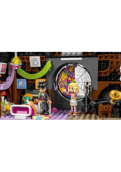 LEGO® Wednesday: Wednesday ve Enid’in Yurt Odası 76781 -10 Yaş ve Üzeri 4 Mini Bebek Figürü İçeren Yaratıcı Oyuncak Yapım Seti (750 Parça)