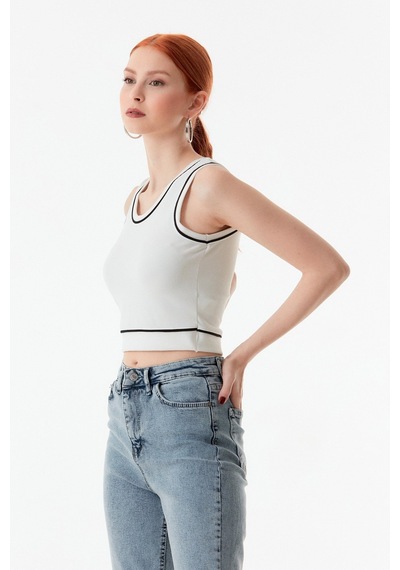 Fullamoda Şeritli Fitilli Altı Lastikli Crop Body- Beyaz 24YGB7220202739-Beyaz