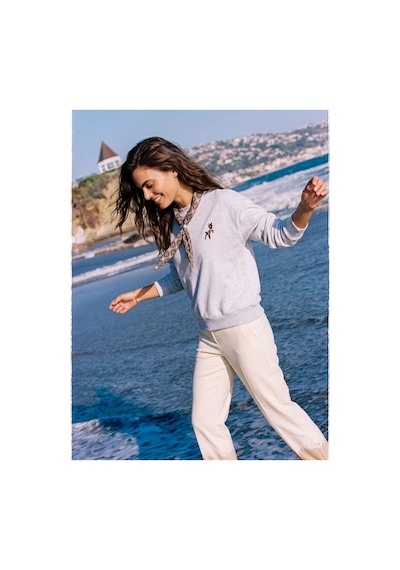 Onloox Kadın Gri Gri Pamuklu Üç İplik Şardonlu Oversize Fular Detaylı Ceylan Nakışlı Sweatshirt