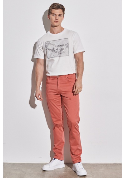 Wrangler Erkek Texas Slim Fit Dar Kesim Normal Bel Kiremit Esnek Pantolon W12SEAXAP Gülkurusu