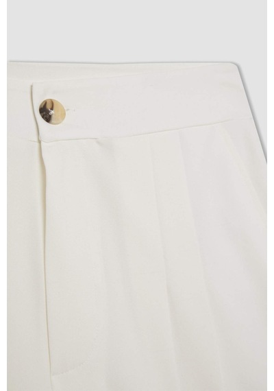 DeFacto Regular Fit Yüksek Bel Pileli Şort D0963AX24SMWT32 Beyaz