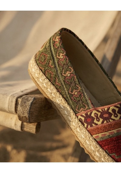 Futsishoes Camellıa Yeşil Kilim Desenli Hasır Taban Nakış Detaylı Hakiki Deri Kadın Etnik Desen Espadril Ayakkabı Futsishoes Camellıa Yeşil Kilim Desenli Hasır Taban Nakış Detaylı Hakiki Deri Kadın Etnik Desen Espadril Ayakkabı