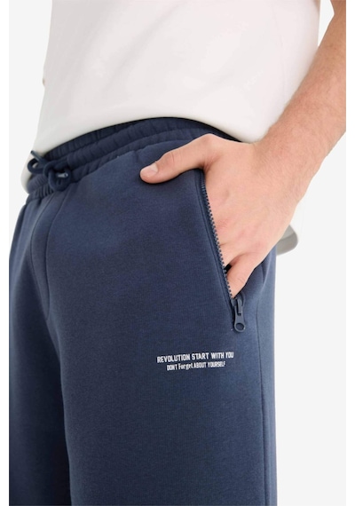 Defacto Regular Fit Beli Bağcıklı İçi Yumuşak Tüylü Paçası Lastikli Baskılı Fermuar Cepli Eşofman Altı Y5511az25aunv94 Lacivert Defacto Regular Fit Beli Bağcıklı İçi Yumuşak Tüylü Paçası Lastikli Baskılı Fermuar Cepli Eşofman Altı Y5511az25aunv94 Lacivert