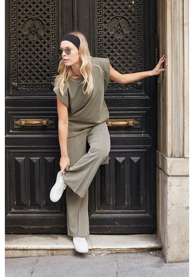 Jument Kadın Modal İpeksi Likralı Kumaş Geniş Sıfır Yaka Düşük Omuzlu T-shirt Bluz-haki Haki Jument Kadın Modal İpeksi Likralı Kumaş Geniş Sıfır Yaka Düşük Omuzlu T-shirt Bluz-haki Haki