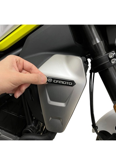 Cf Moto 3D Gümüş Arma Sticker Yapıştırma 2 Adet