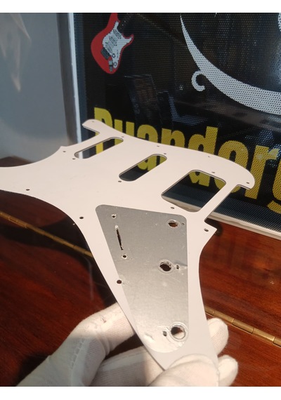 Elektro Gitar Pickguard Beyaz 11 Delik H/s/s Konfigürasyon 4-ply Tortoise Shell Strat Pickguard