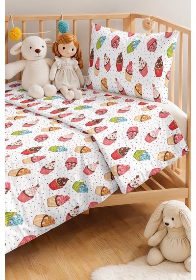 Evimde Bambaşka Cupcake Pastel Kız Çocuk Pike Takımı - Şekerleme Pembe Renkli Bebek Odası Yatak Örtüsü - 160x220  CM