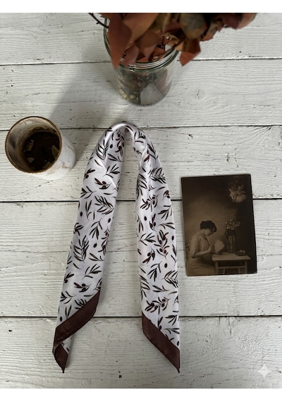Trend Dokunuş Kadın 50-50 Saten Zeytinli Fular Bandana Beyaz - Kahverengi