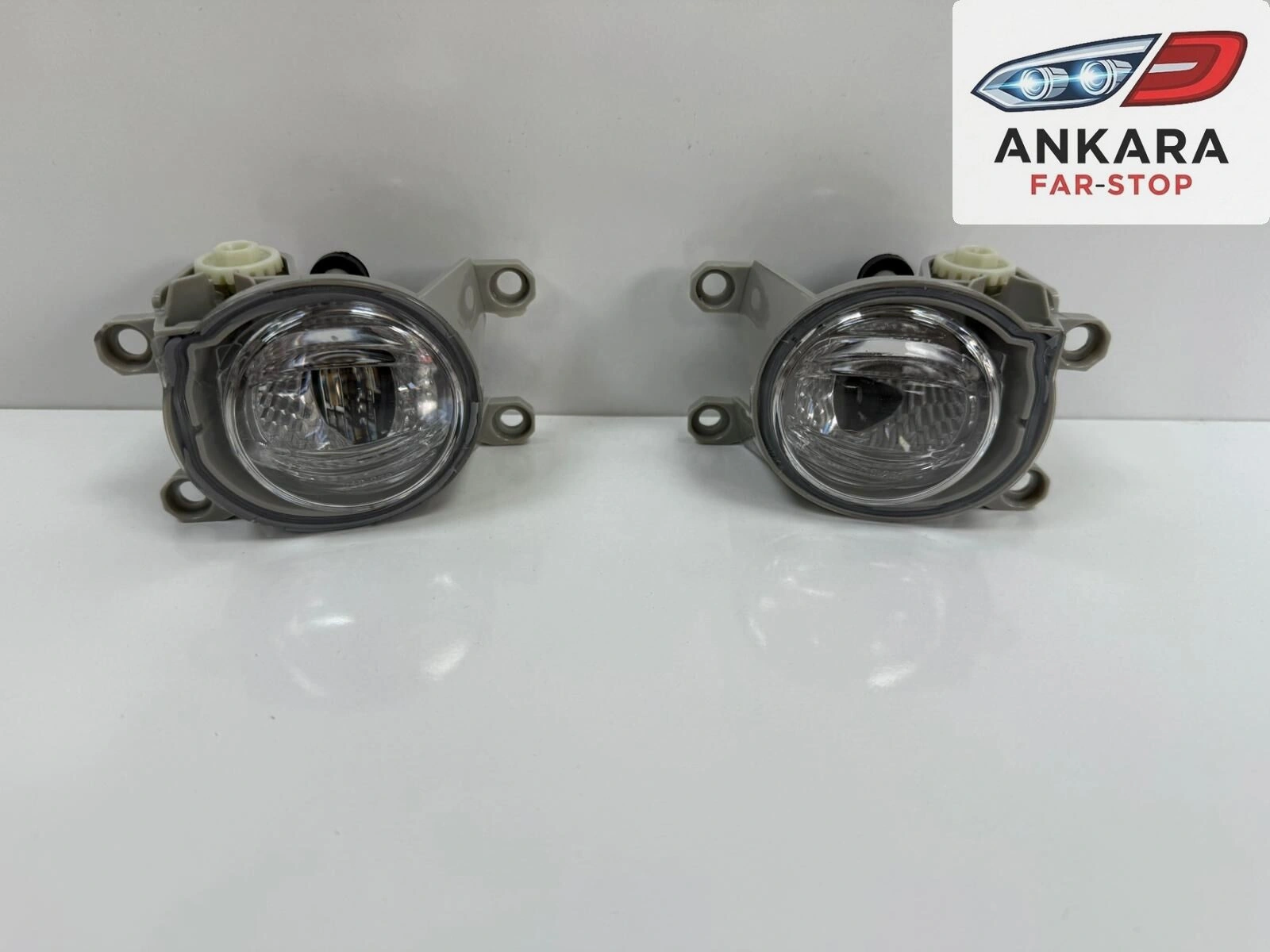 Toyota Hilux 2021 - 2023 Sis Lambası Ön Sağ - Sol Takım Led Ampulü Üzerinde