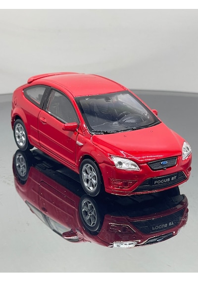 1.36 Ölçek Ford Focus Model Oyuncak Araba - Kırmızı