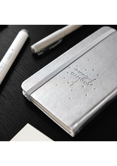 Charmlı Süresiz Haftalık Planlayıcı Cep Ajanda 9x17 Cm Metalik Gümüş Çok Renkli