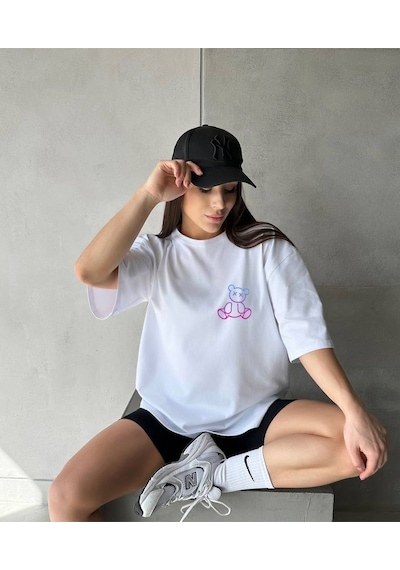 Aselinda Ayıcık Baskılı Özel Tasarım Bisiklet Yaka Pamuklu T-shirt Beyaz