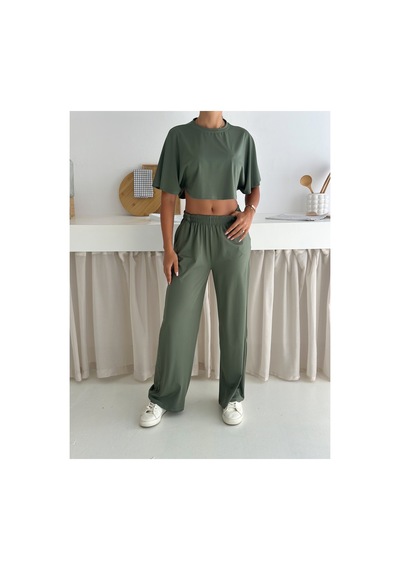 Gugus Yazlık Takım - Alt Üst Kadın Dokulu Kumaş -baggy Pantolon + Salaş Üst Koyu Yeşil Gugus Yazlık Takım - Alt Üst Kadın Dokulu Kumaş -baggy Pantolon + Salaş Üst Koyu Yeşil
