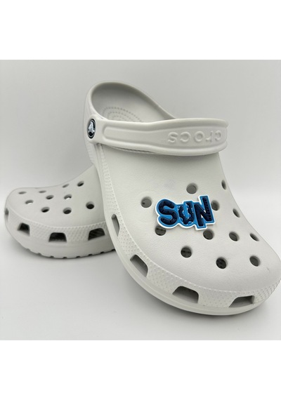 Crocs Terlik Süsü Ve Aksesuarı , Çanta Süsü Jibbitz 3d Sun Yazılı 05 Görsel Logo Aksesuar Mavi-beyaz-siyah Crocs Terlik Süsü Ve Aksesuarı , Çanta Süsü Jibbitz 3d Sun Yazılı 05 Görsel Logo Aksesuar Mavi-beyaz-siyah