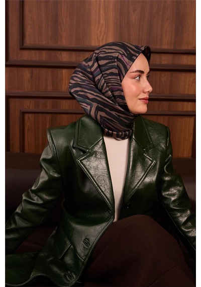 Silk Home Twill İpek Eşarp Petrol Yeşili Erguvan Geometrik Desenli Tok Duruşlu 90x90 Çok Renkli