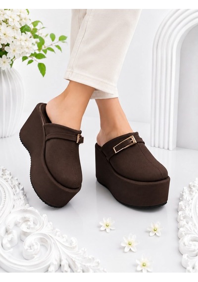 Dabab Shoes Nara Kadın Acı Kahve Sıcak Kürklü Gold Tokalı Kapalı Burun Dolgu Topuklu Platform Terlik Kahverengi