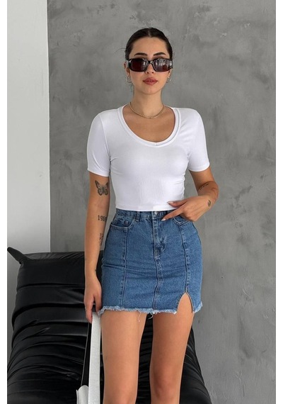 Noa & Noa Kadın Geniş Yaka Fit Crop Body Sade & Güçlü Stil Beyaz